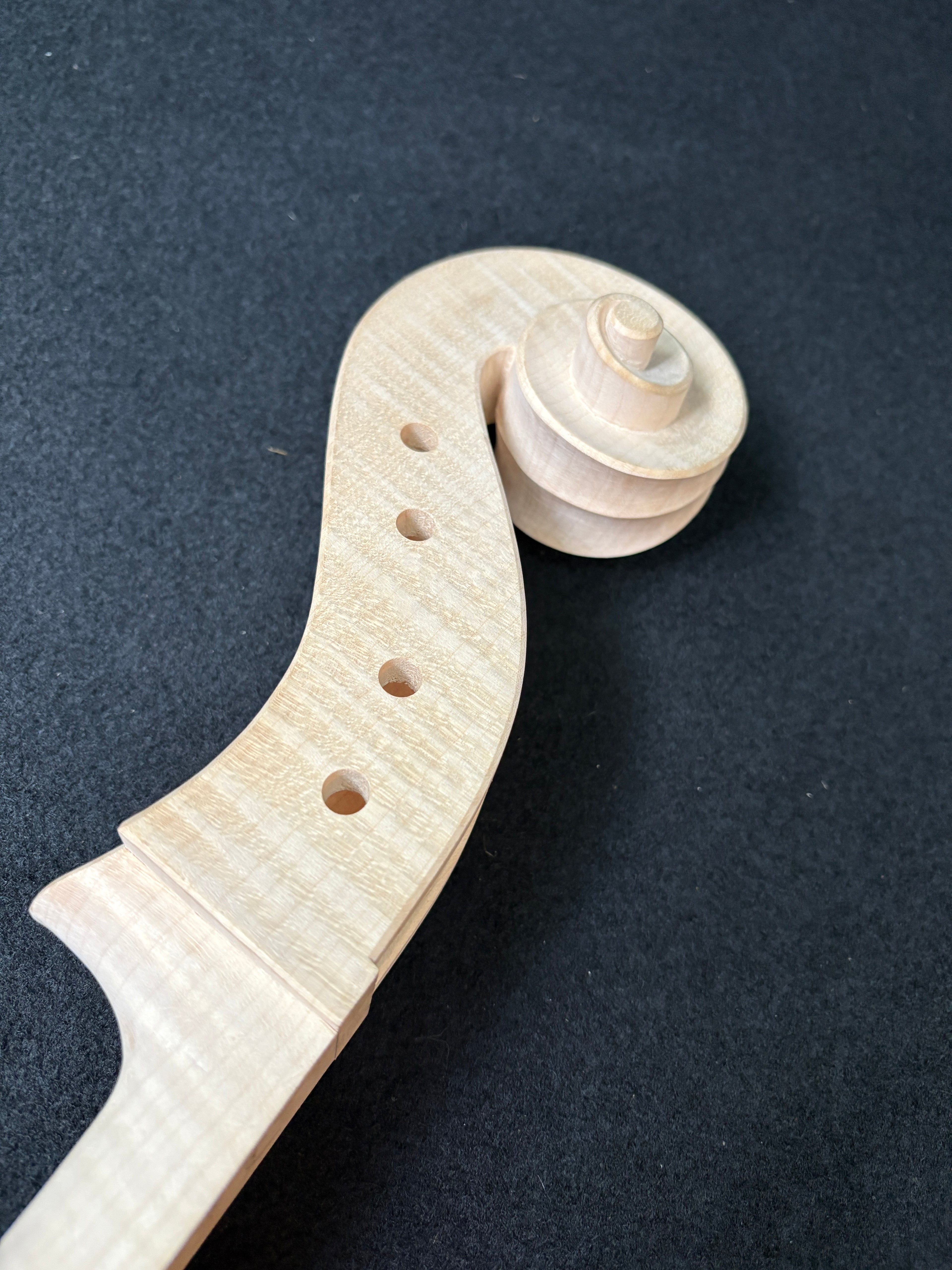 Antonio Stradivarius - Cello Scroll 4/4